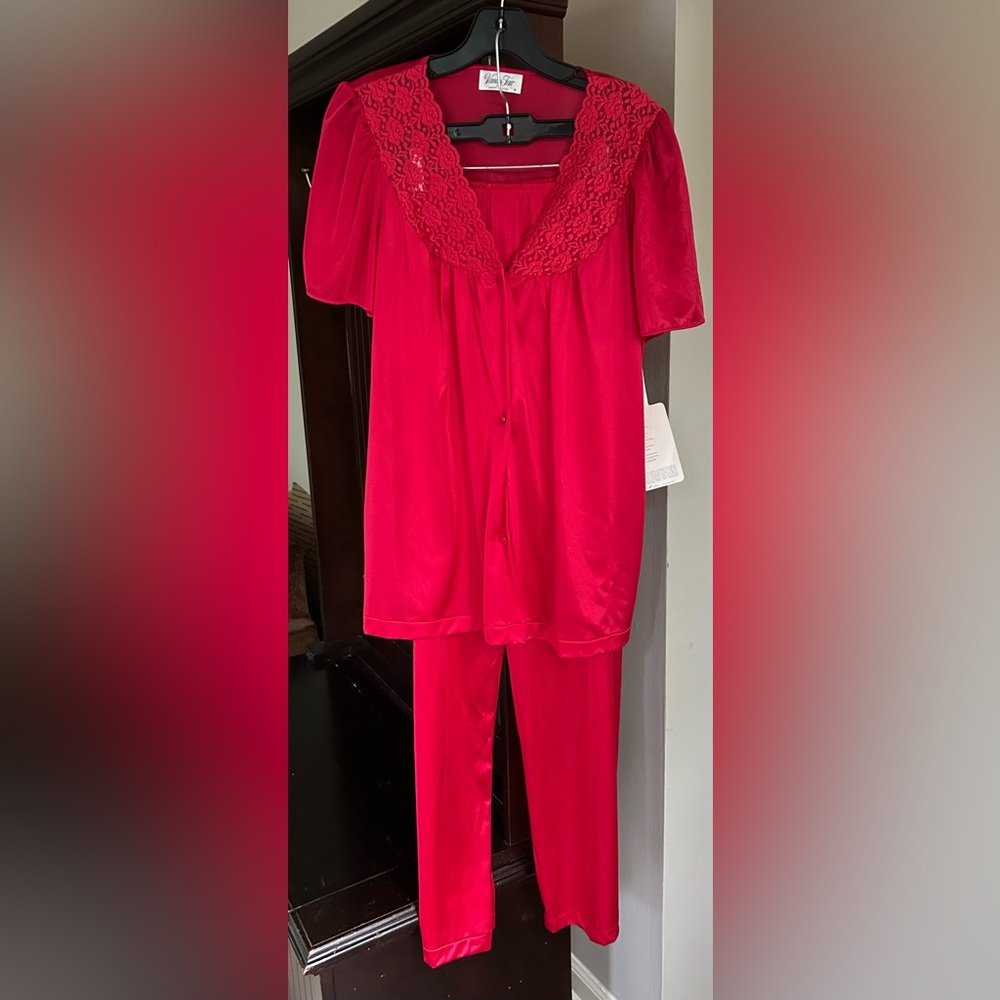 NWT VINTAGE VANITY FAIR 90s Deadstock Red Silky Pajama Set Valentine’s PJs Small - Picture 3 of 12